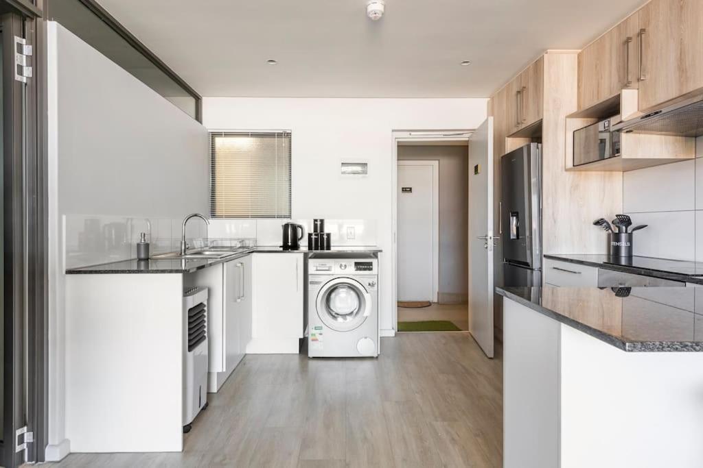 Chic, Central, Family & Group Stay - Stylish 2 Ensuite Bedroom Apartment With Spacious Balcony Кейптаун Екстер'єр фото
